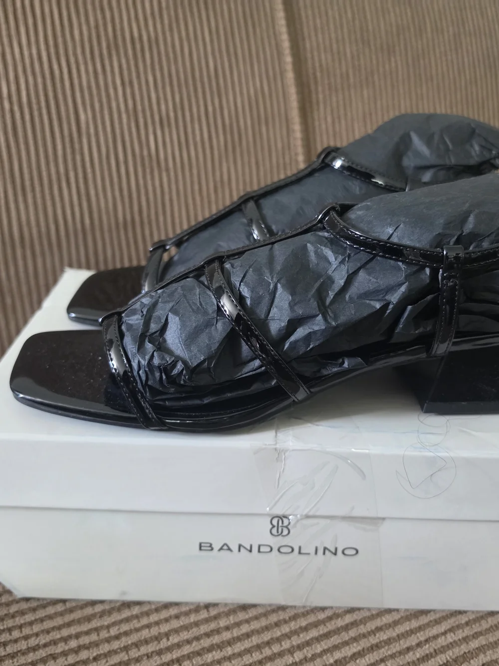 Bandolino Parkera3 Black Patent Strappy Low Block Heel Sandals — Size 7.5M (NIB)